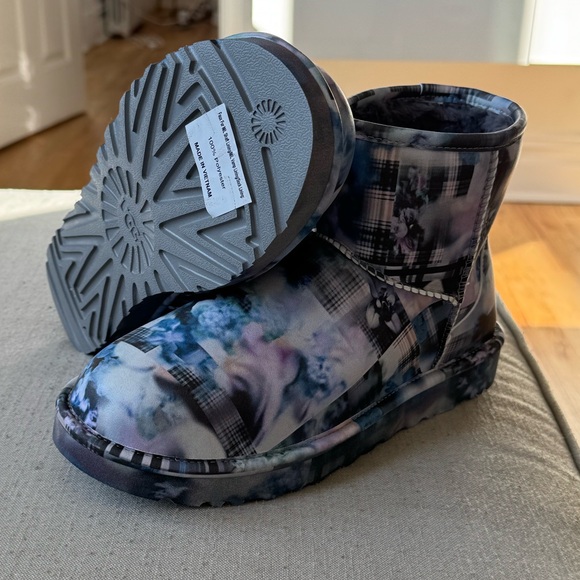 UGGs Classic Mini | Collina Strada Classic - Picture 3 of 8